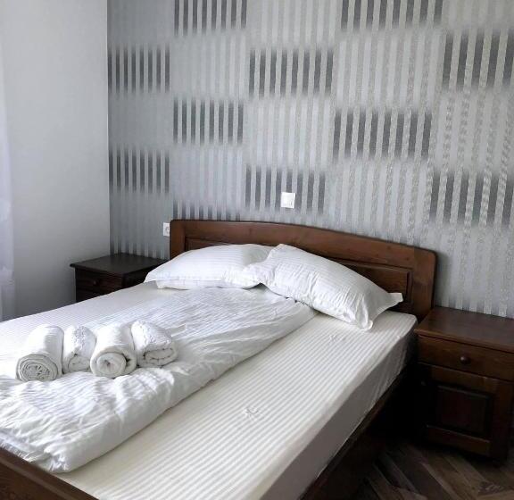 اتاق استاندارد, Conacul Lupilor