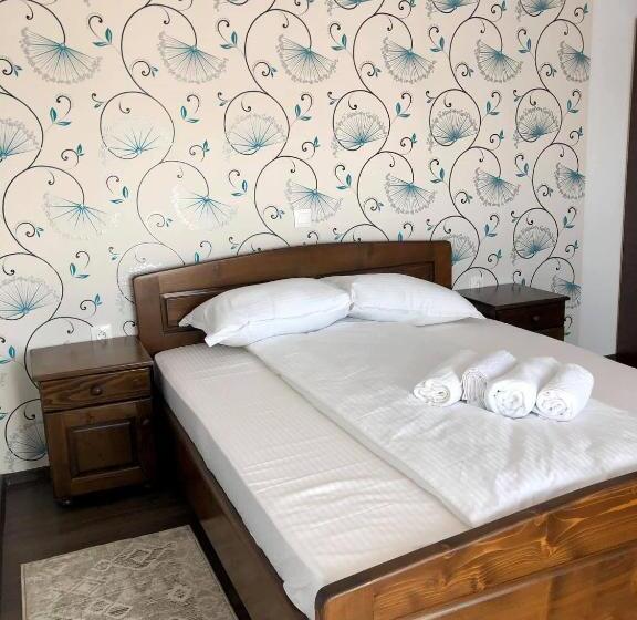 اتاق استاندارد, Conacul Lupilor