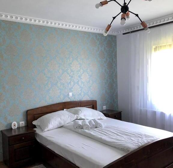 آپارتمان 2 خوابه, Conacul Lupilor