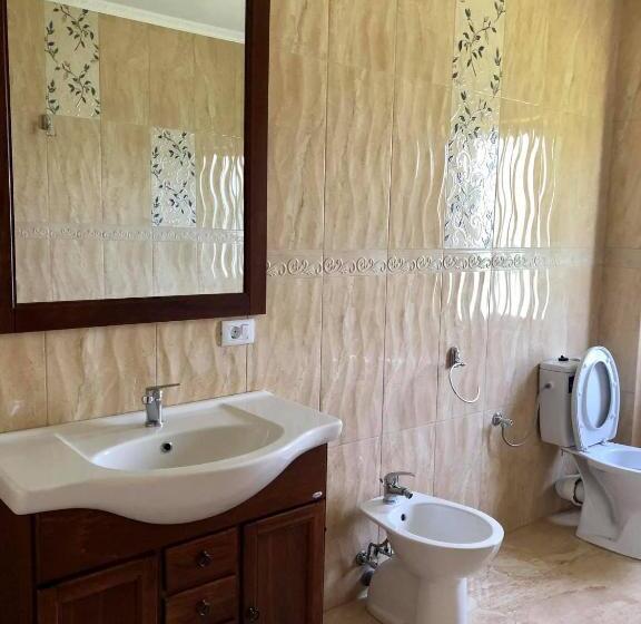 Standard room with outdoor bath, Conacul Lupilor