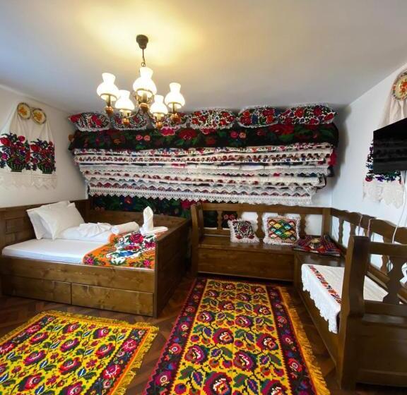 اتاق لوکس با تخت بزرگ, Conacul Lupilor