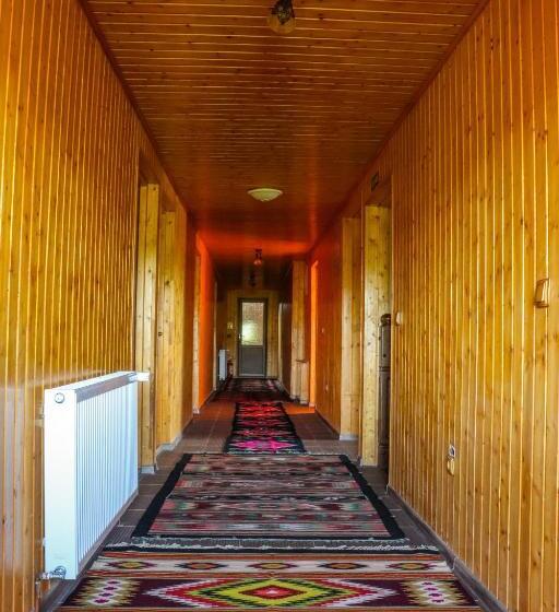 آپارتمان 2 خوابه, Conacul Lupilor