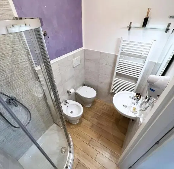 اتاق استاندارد سه نفره, Butterfly B&b