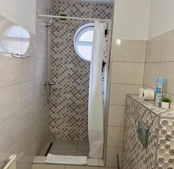 Deluxe Rum, Jager Guesthouse