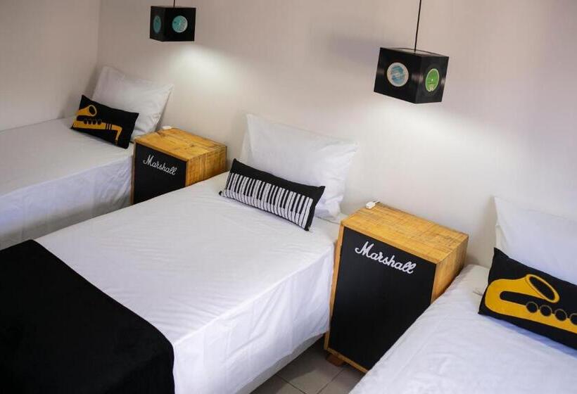 Стандартный внешний трехместный номер с ванной комнатой, Pousada Rua De Lazer