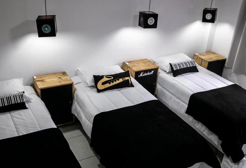 Стандартный внешний трехместный номер с ванной комнатой, Pousada Rua De Lazer