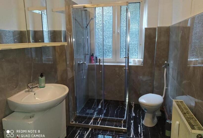 스탠다드 룸, Misha,s