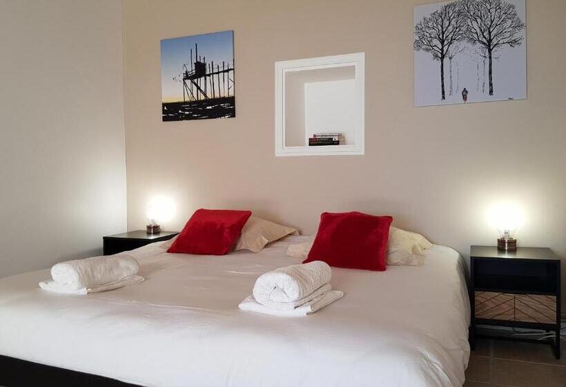 Четырехместный Номер Стандарт Вид на Сад, Domaine De Pelouaille   Chambre D Hôtes