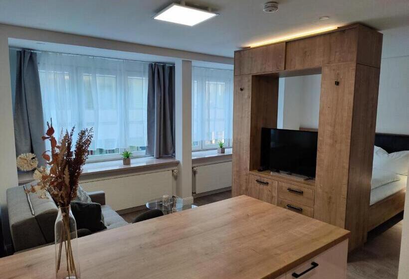 スタンダードスタジオ, La Fleur