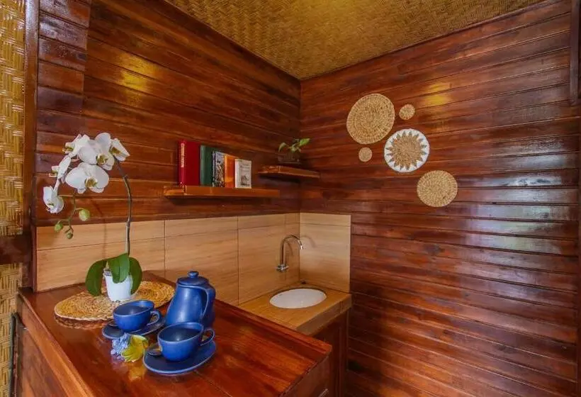 ویلای استاندارد با چشم‌انداز باغ, Mailaku House