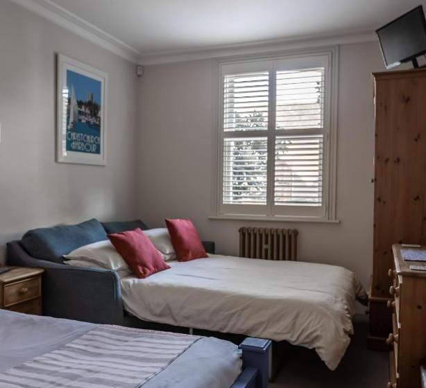 חדר משפחתי, Cranborne House