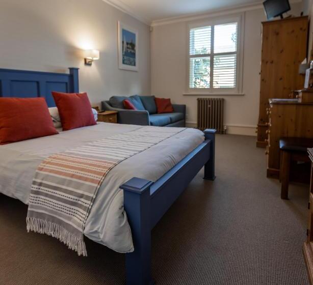 חדר משפחתי, Cranborne House