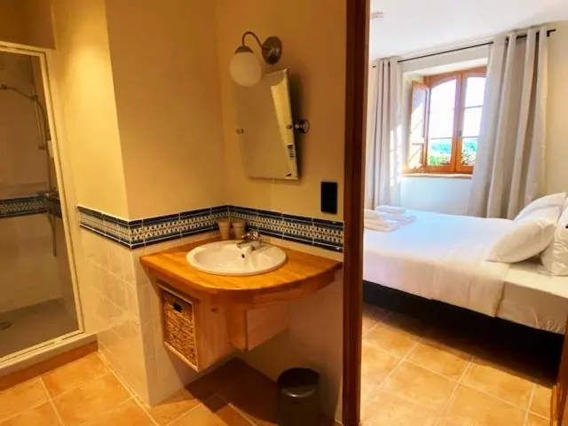 ガーデンビュースタンダードルーム, Domaine De Cazal   Chambres D Hôtes Avec Piscine Au Cœur De 26 Hectares De Nature Préservée