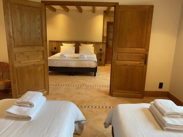 غرفة عائلية مطلّة علي الحديقة, Domaine De Cazal   Chambres D Hôtes Avec Piscine Au Cœur De 26 Hectares De Nature Préservée