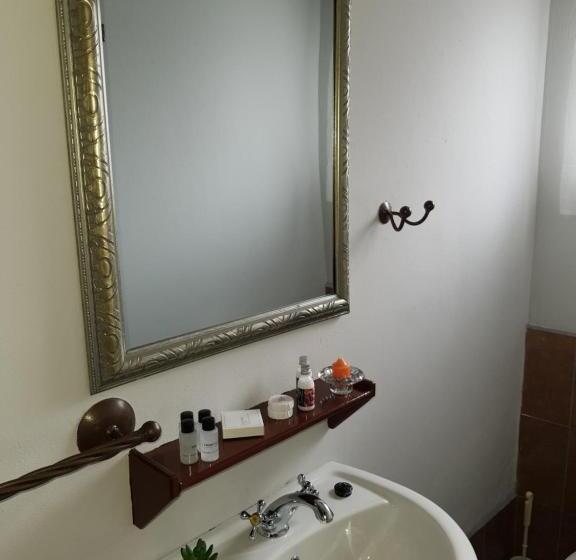 Quarto Estandar, Flight Inn