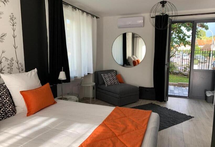 Трехместный Номер Стандарт Вид на Сад, La Petite Maison 1933