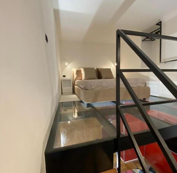 اتاق لوکس, Il Cortile Di Elen