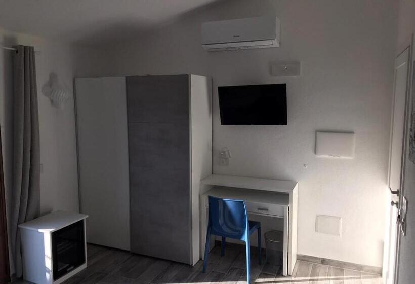 חדר סטנדרט נוף לבריכה, B&b Aly&emy