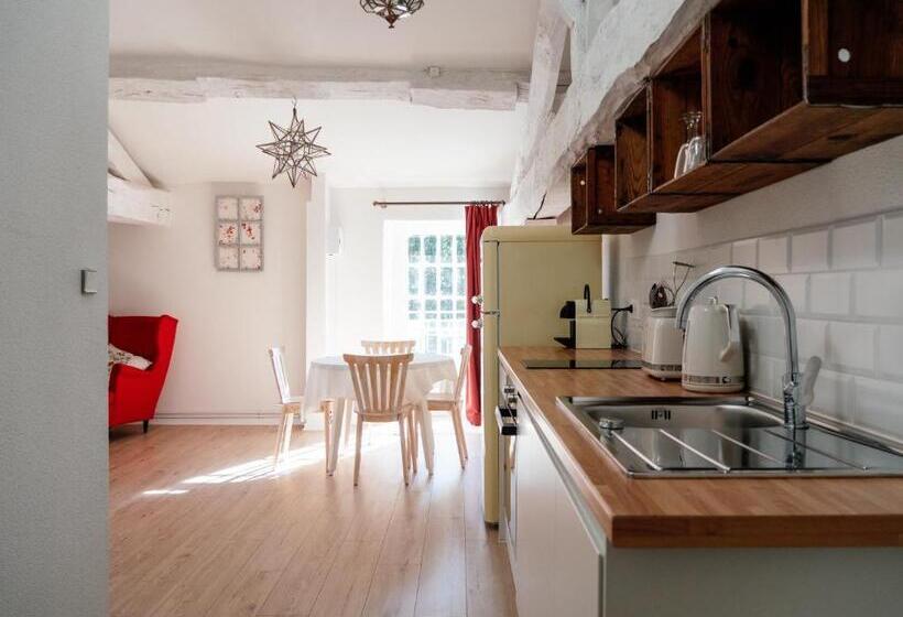 1 Bedroom Apartment River View, Château Destinée