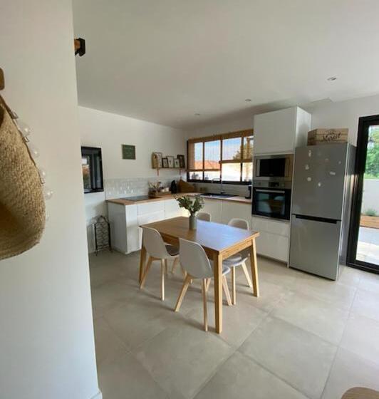 غرفة قياسية مطلّة علي حمام السباحة, Le Pool House