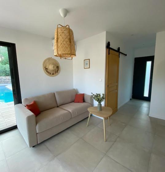 غرفة قياسية مطلّة علي حمام السباحة, Le Pool House