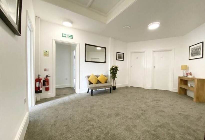 إستوديو قياسى مطلّ علي الحديقة, The Bitterne Park