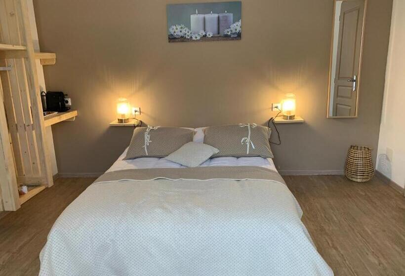 Номер Стандарт Вид на Бассейн, Le Long Du Verdon