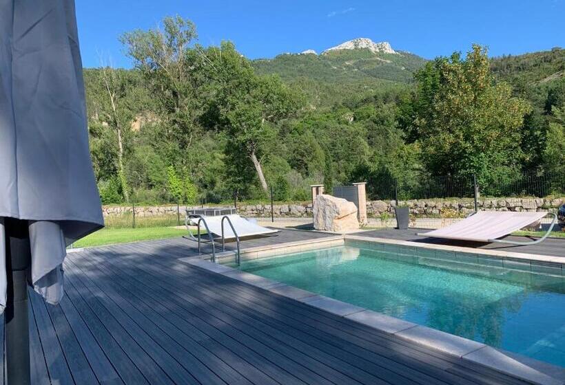 プールビュースタンダードルーム, Le Long Du Verdon