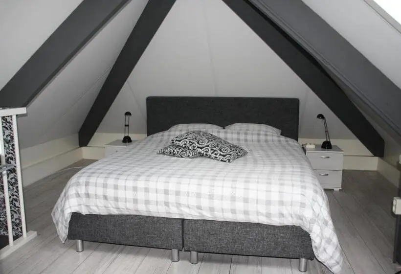 Basic Kolmen Hengen Huone, B&b De Voort Venlo