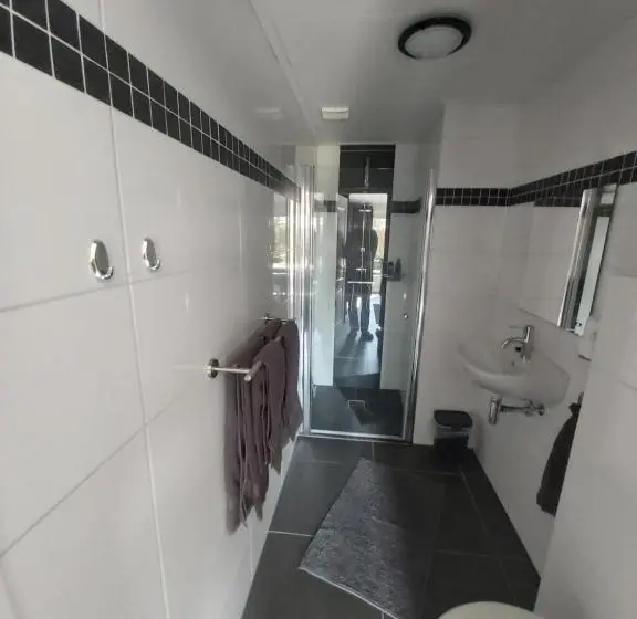 Basic Kolmen Hengen Huone, B&b De Voort Venlo