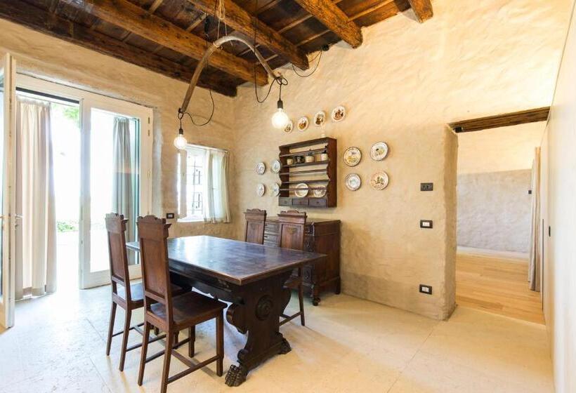 جناح جونيور ديلوكس, Villa Saccomani