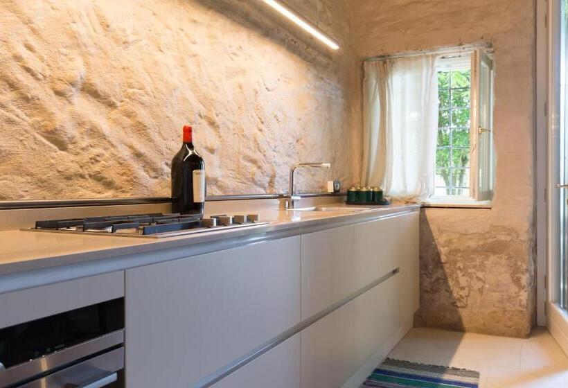 جناح جونيور ديلوكس, Villa Saccomani