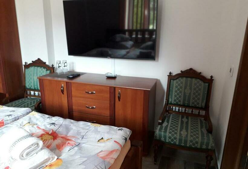 غرفة ديلوكس, šenk U Kovárny