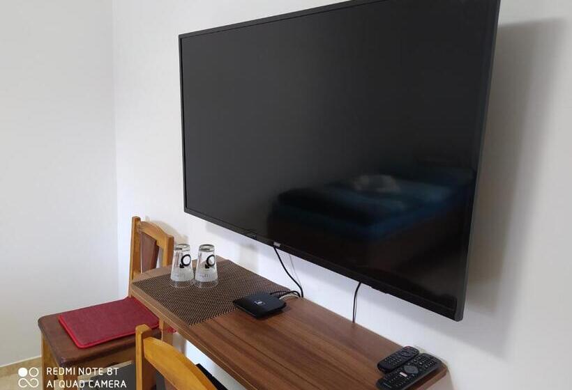 غرفة قياسية, šenk U Kovárny