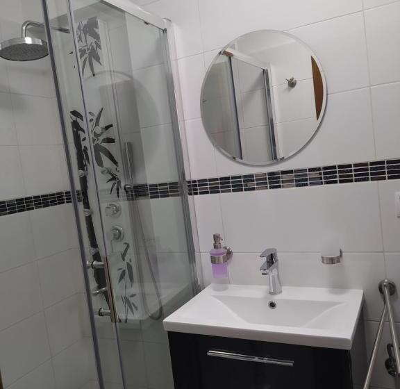 جناح جونيور مزوَّد بتراس, šenk U Kovárny