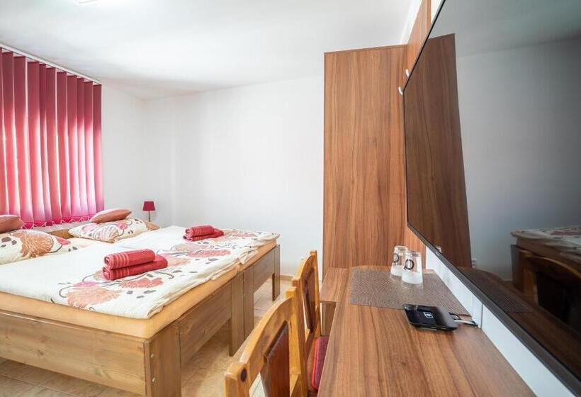 غرفة ديلوكس, šenk U Kovárny