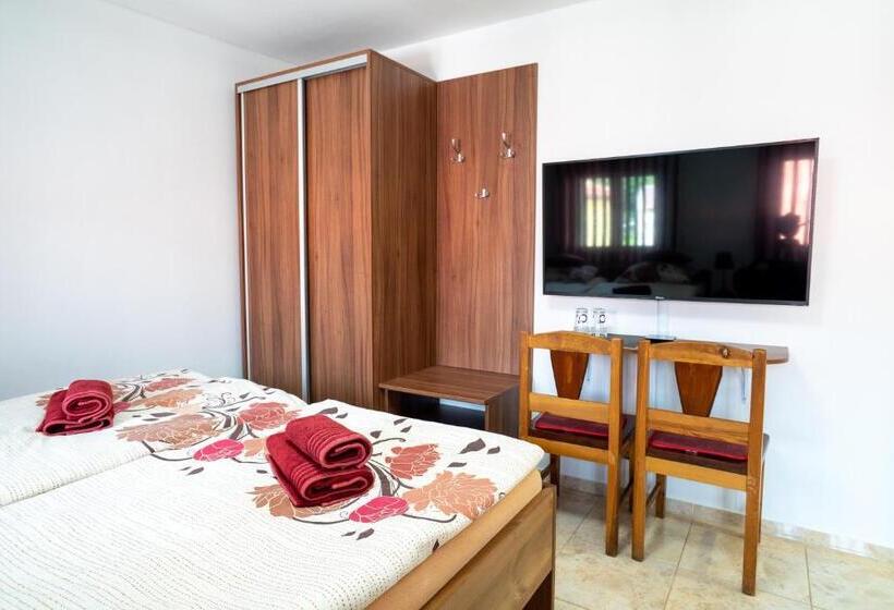 غرفة ديلوكس, šenk U Kovárny