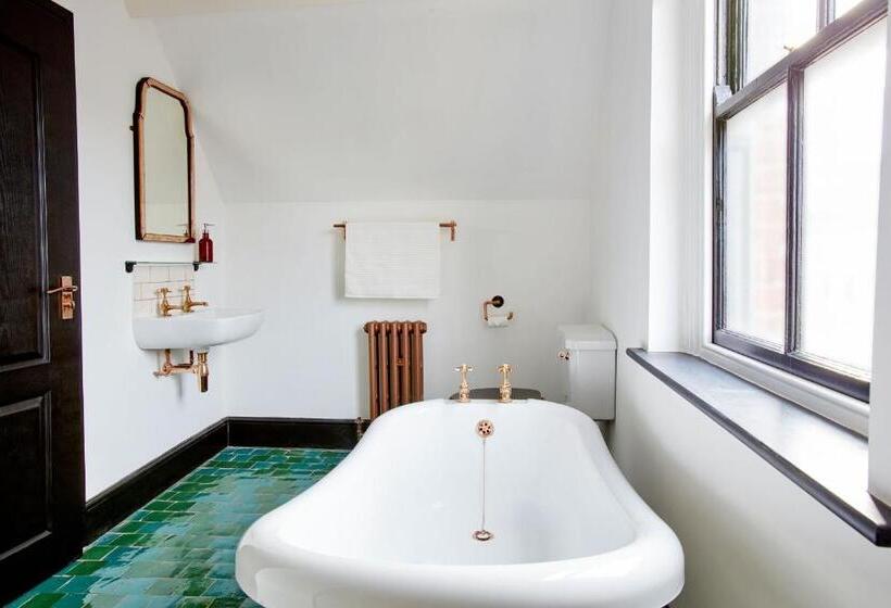 바다 전망 스위트, Jet Black Jewel