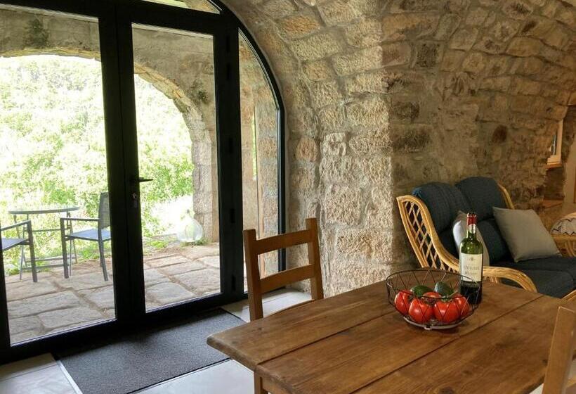 스탠다드 스튜디오 (테라스구비), Mas De La Giralde