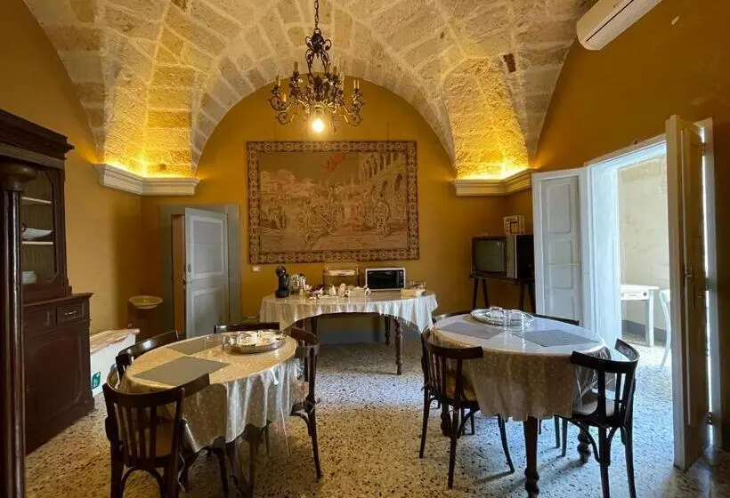 デラックススイート, Palazzo De Carlo E Il Parco Dei 7 Pozzi