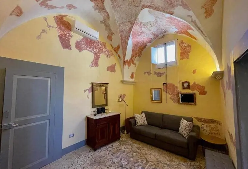 デラックススイート, Palazzo De Carlo E Il Parco Dei 7 Pozzi