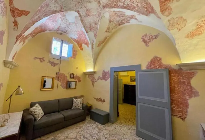 デラックススイート, Palazzo De Carlo E Il Parco Dei 7 Pozzi