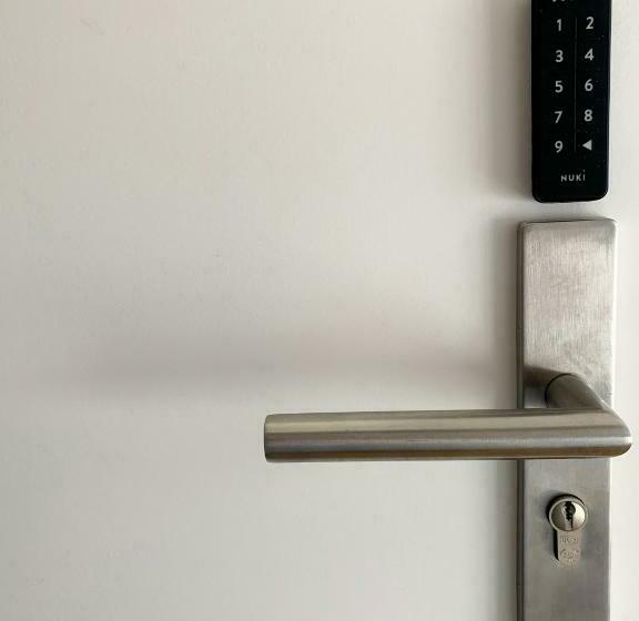 استودیو استاندارد با تراس, Escamp Apartments