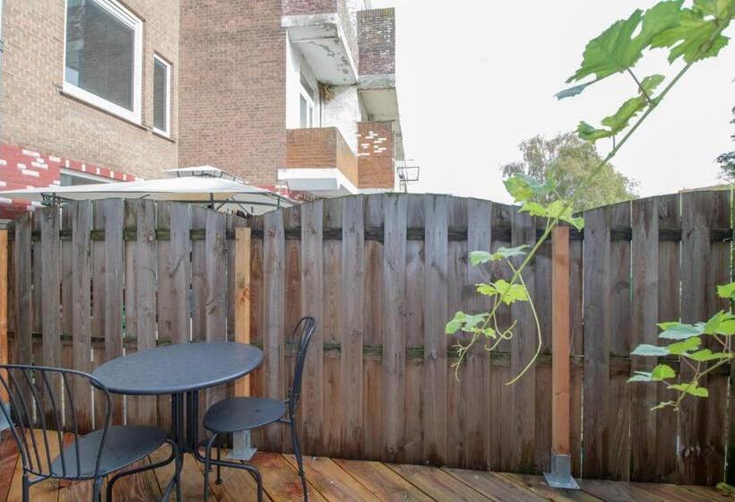 إستوديو قياسى مزودة بتراس, Escamp Apartments