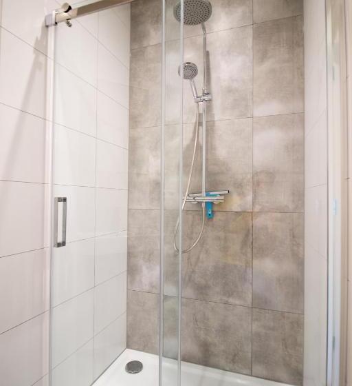 استودیو استاندارد با تراس, Escamp Apartments