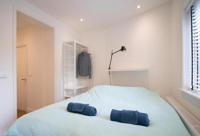 إستوديو قياسى مزودة بتراس, Escamp Apartments