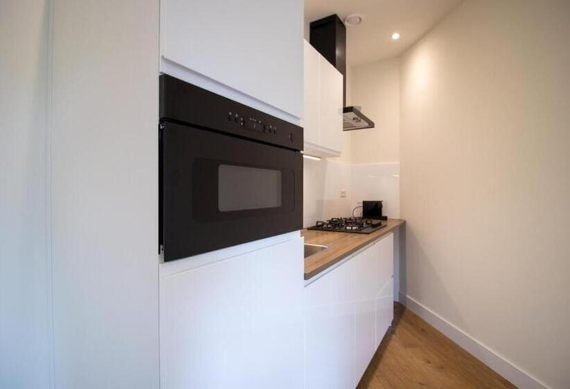 استودیو استاندارد با تراس, Escamp Apartments