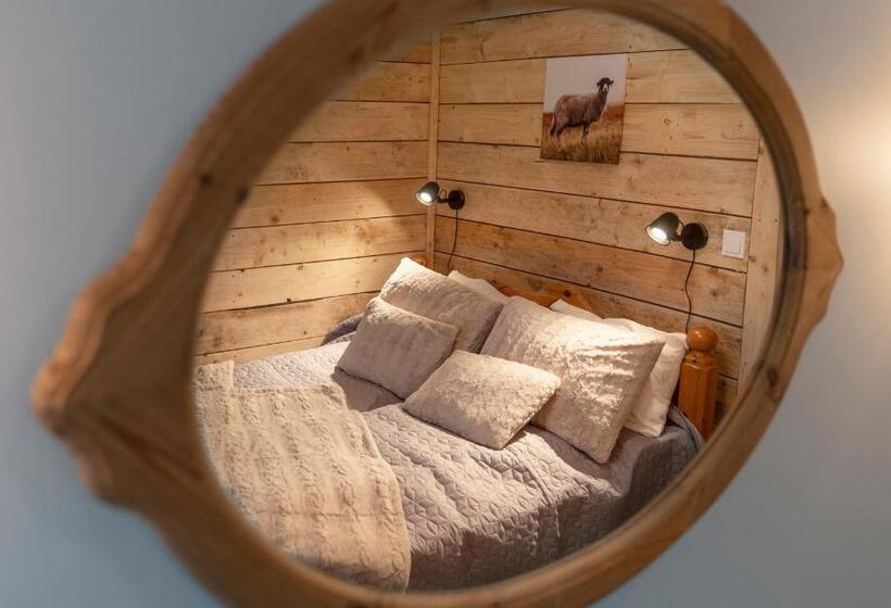 غرفة عائلية, Solneset Farm