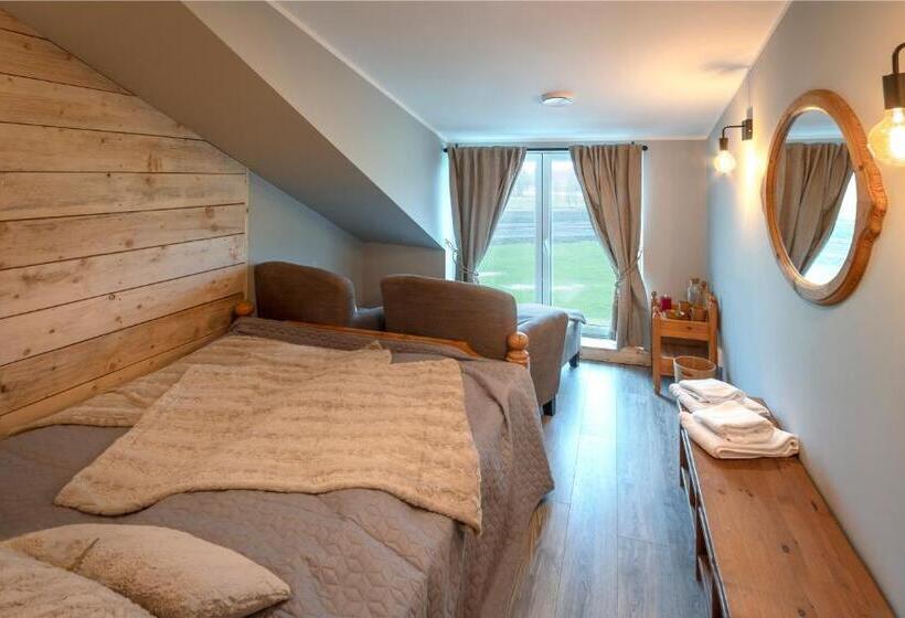 غرفة عائلية, Solneset Farm