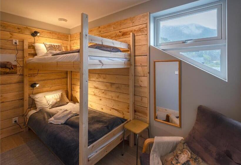 غرفة عائلية, Solneset Farm